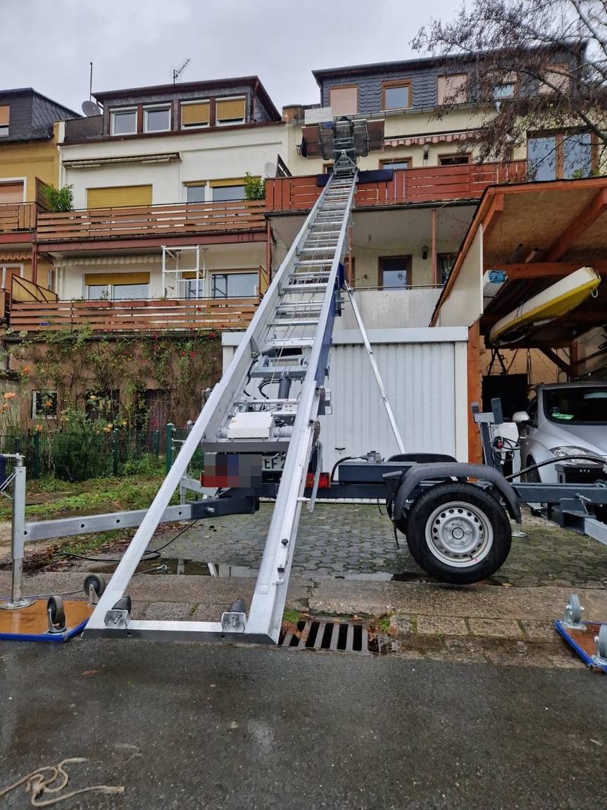 Böcker Möbellift über Garage zur Terrasse